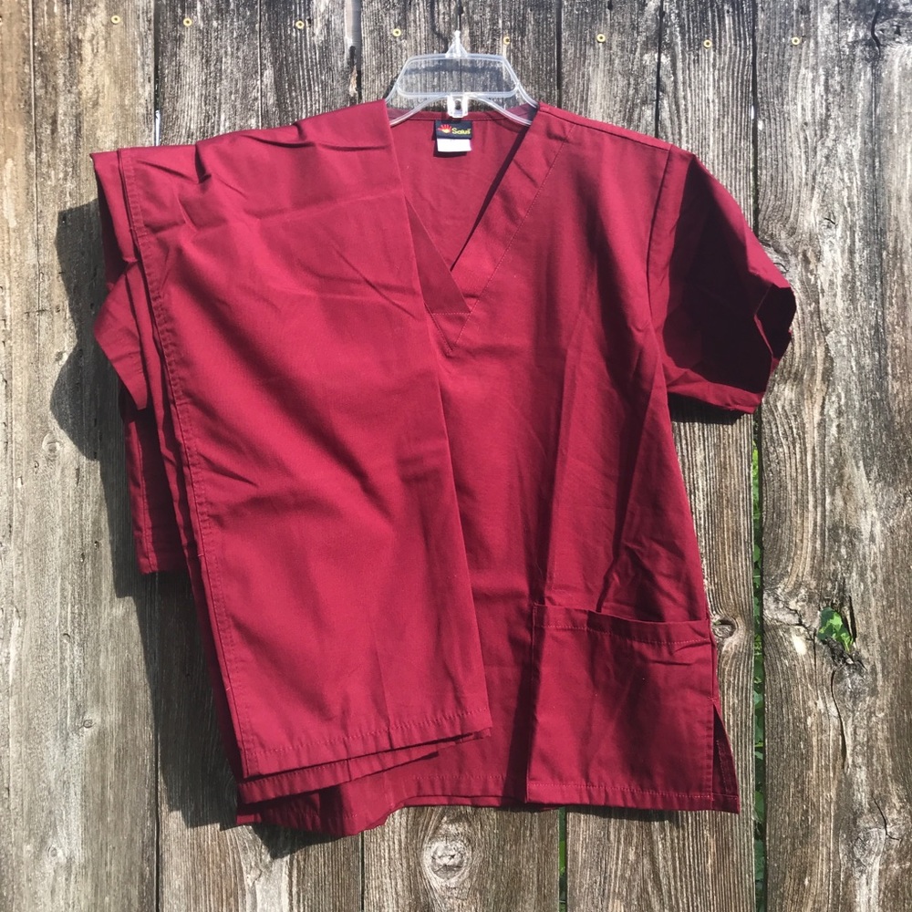 Solus scrub set in wine/burgundy red